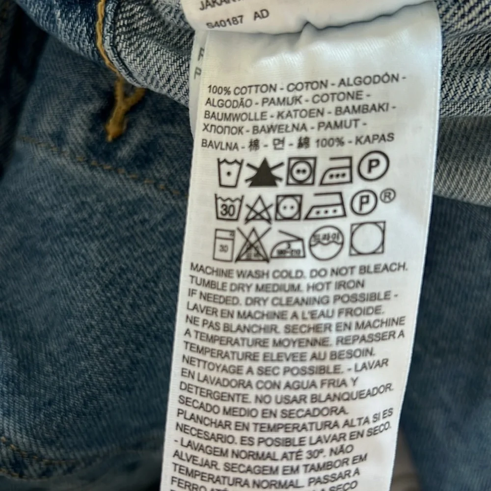 NWT Levi’s Original Denim Trucker Jacket with Puffed Sleeves